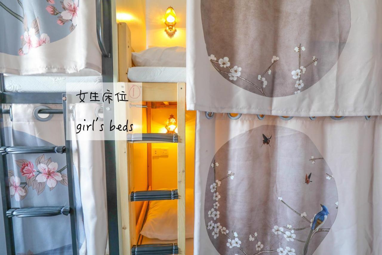 Хостел 弱水咖啡国际青旅only Cafe And Backpacker Чунцин Экстерьер фото